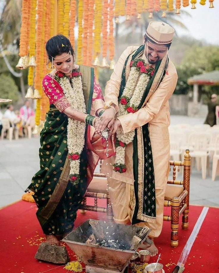 लग्नाच्या वाढदिवसाच्या शुभेच्छा मराठी कविता