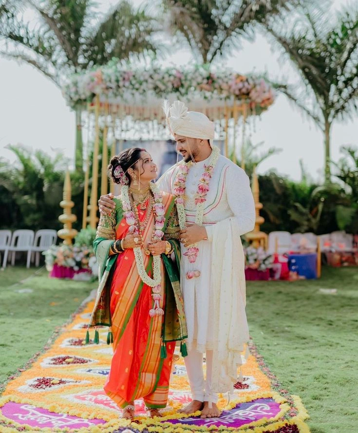 लग्नाच्या वाढदिवसाच्या शुभेच्छा मराठी कविता